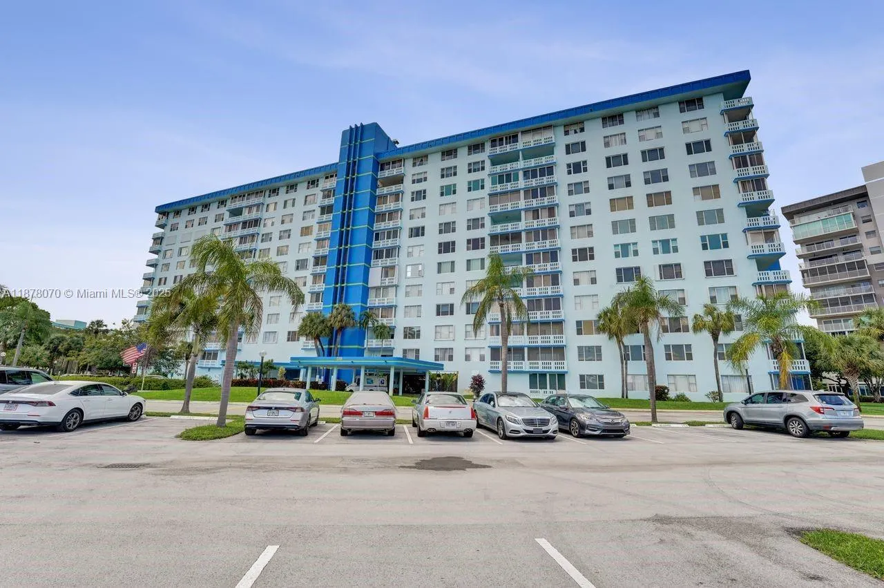 4001 Hillcrest Dr, #403