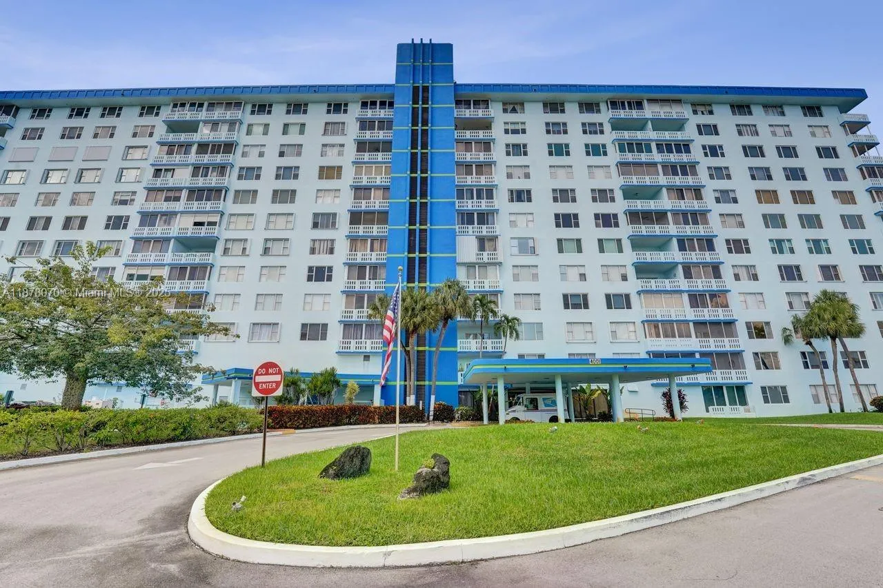 4001 Hillcrest Dr, #403