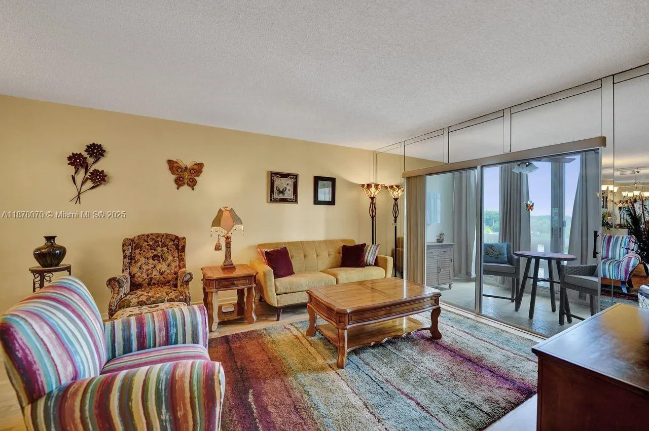 4001 Hillcrest Dr, #403