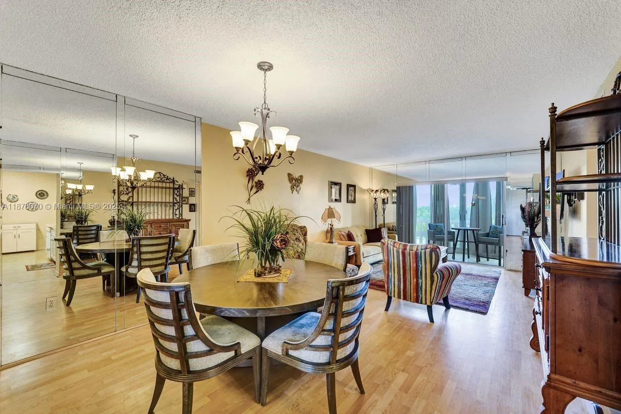 4001 Hillcrest Dr, #403