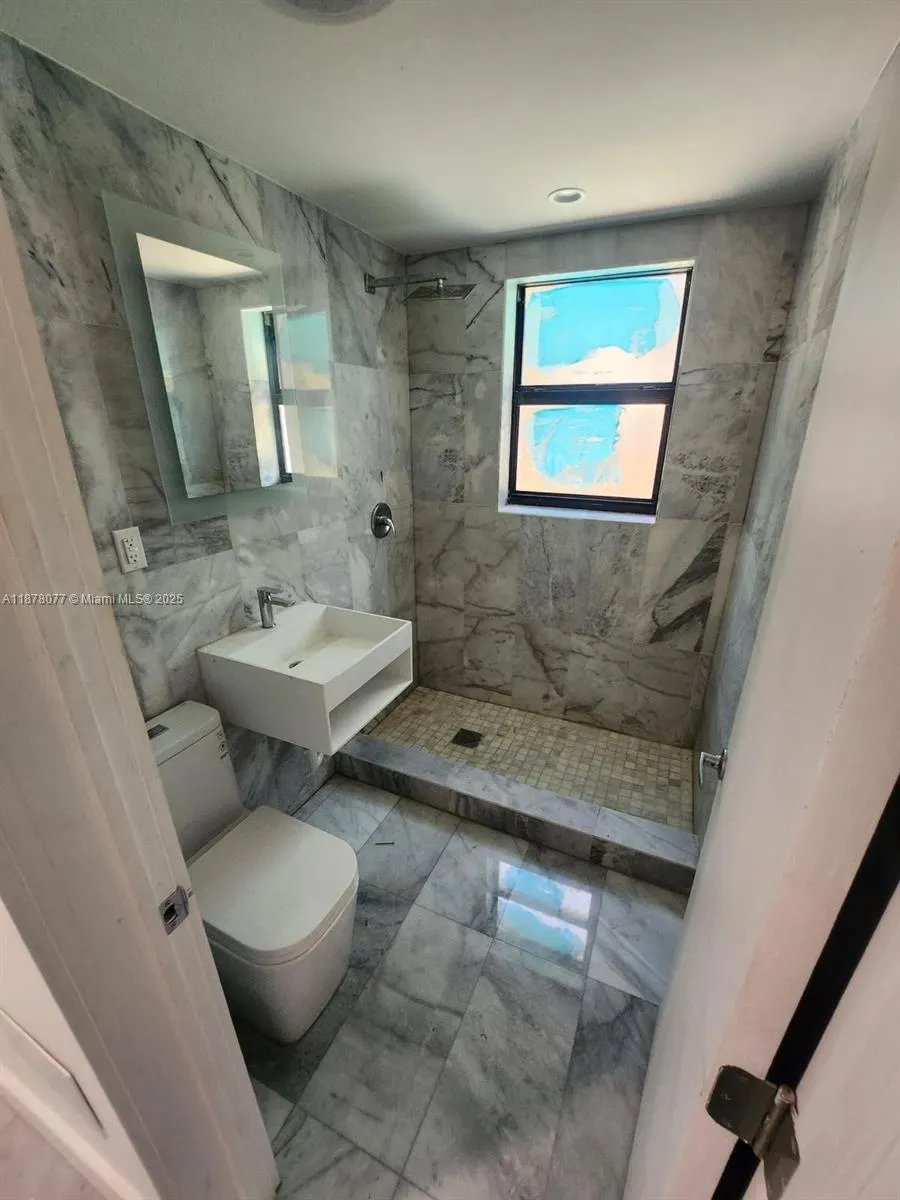 1560 Drexel Ave, #207