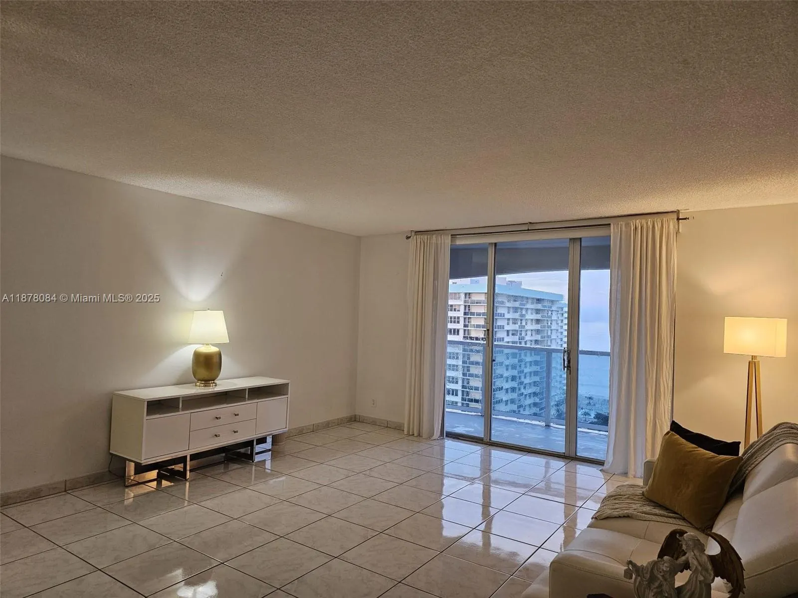 3800 S Ocean Dr, #1518