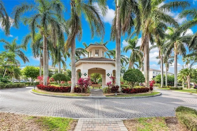 5725 NW 114th Path, #106