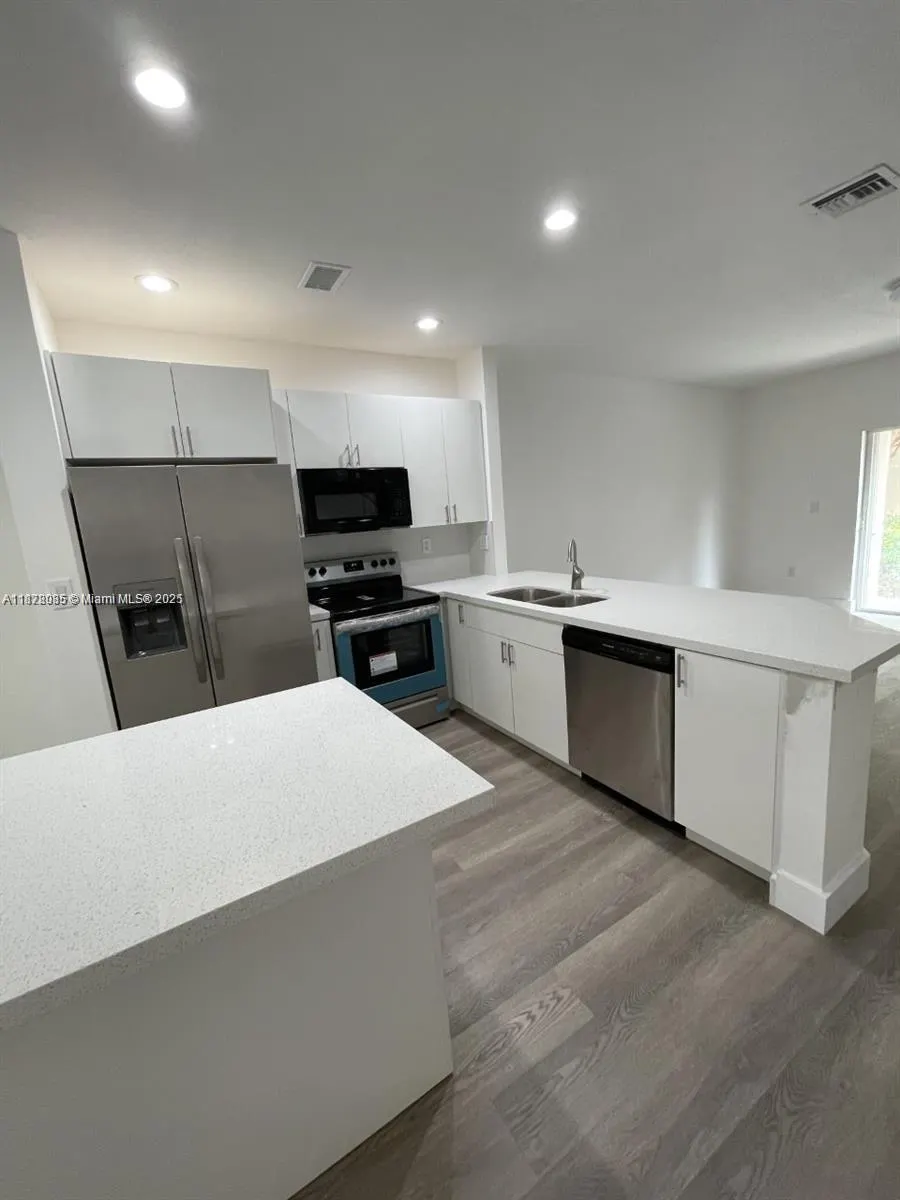 5725 NW 114th Path, #106