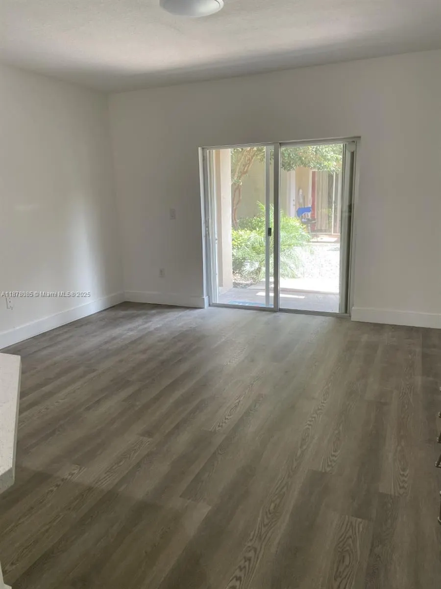 5725 NW 114th Path, #106