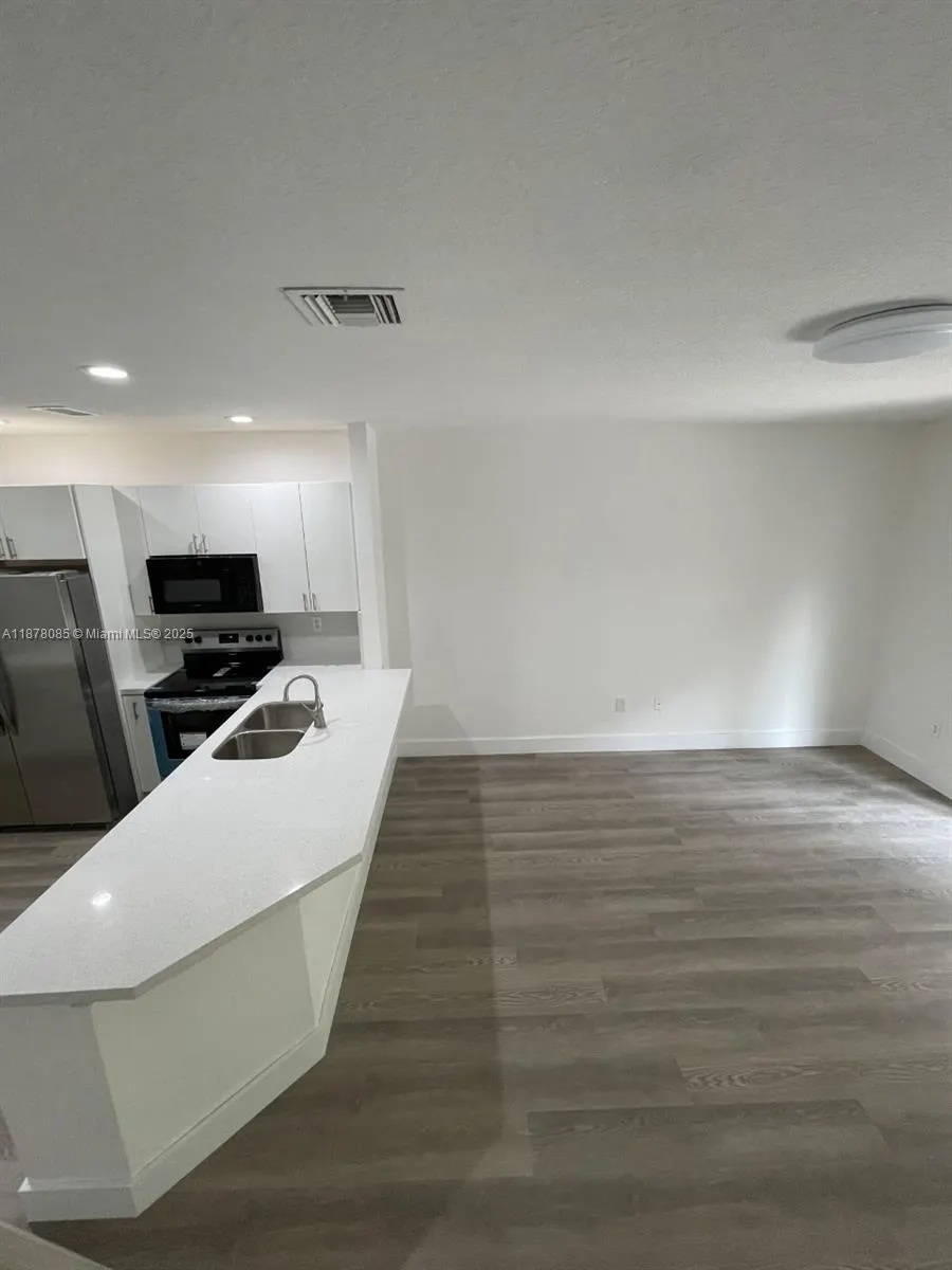 5725 NW 114th Path, #106