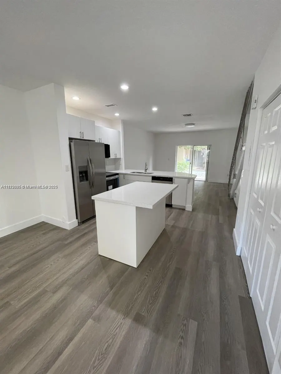 5725 NW 114th Path, #106