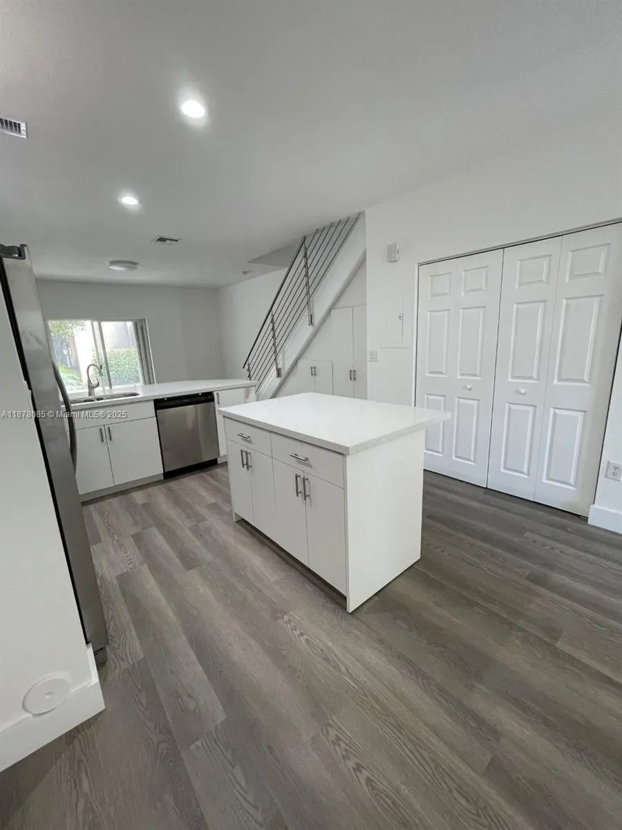 5725 NW 114th Path, #106