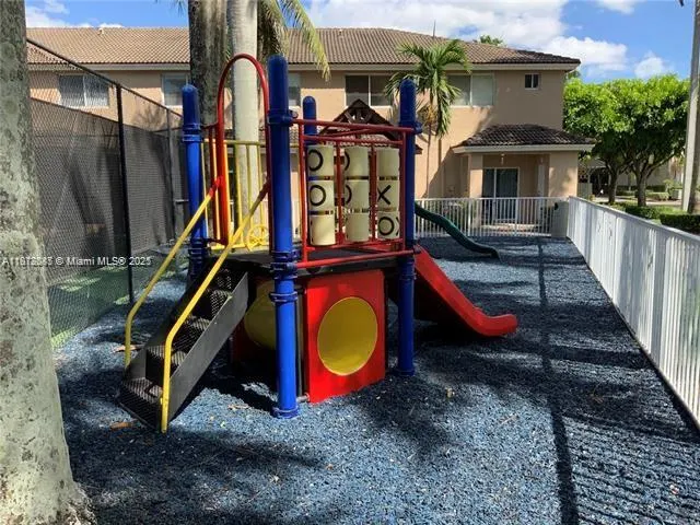 5725 NW 114th Path, #106