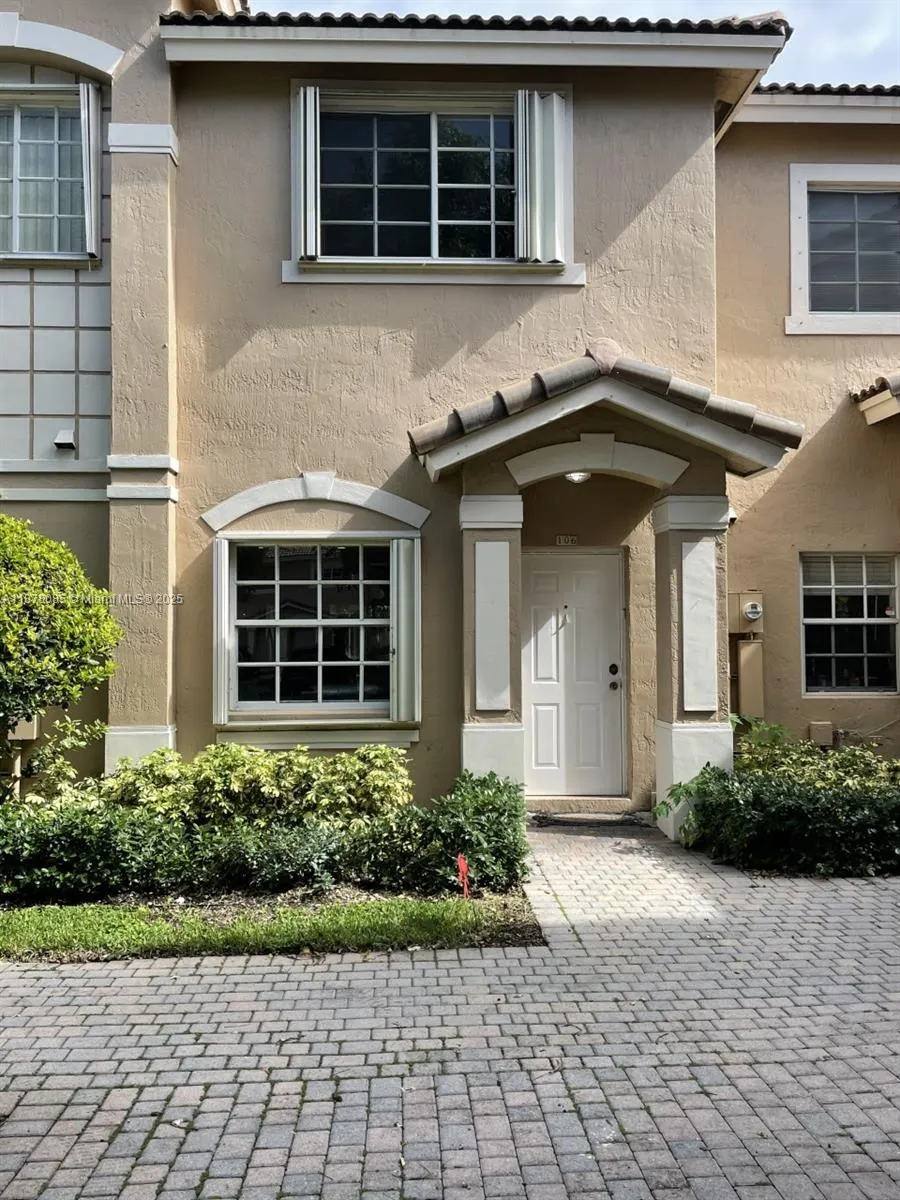 5725 NW 114th Path, #106