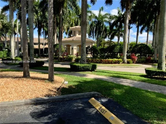 5725 NW 114th Path, #106