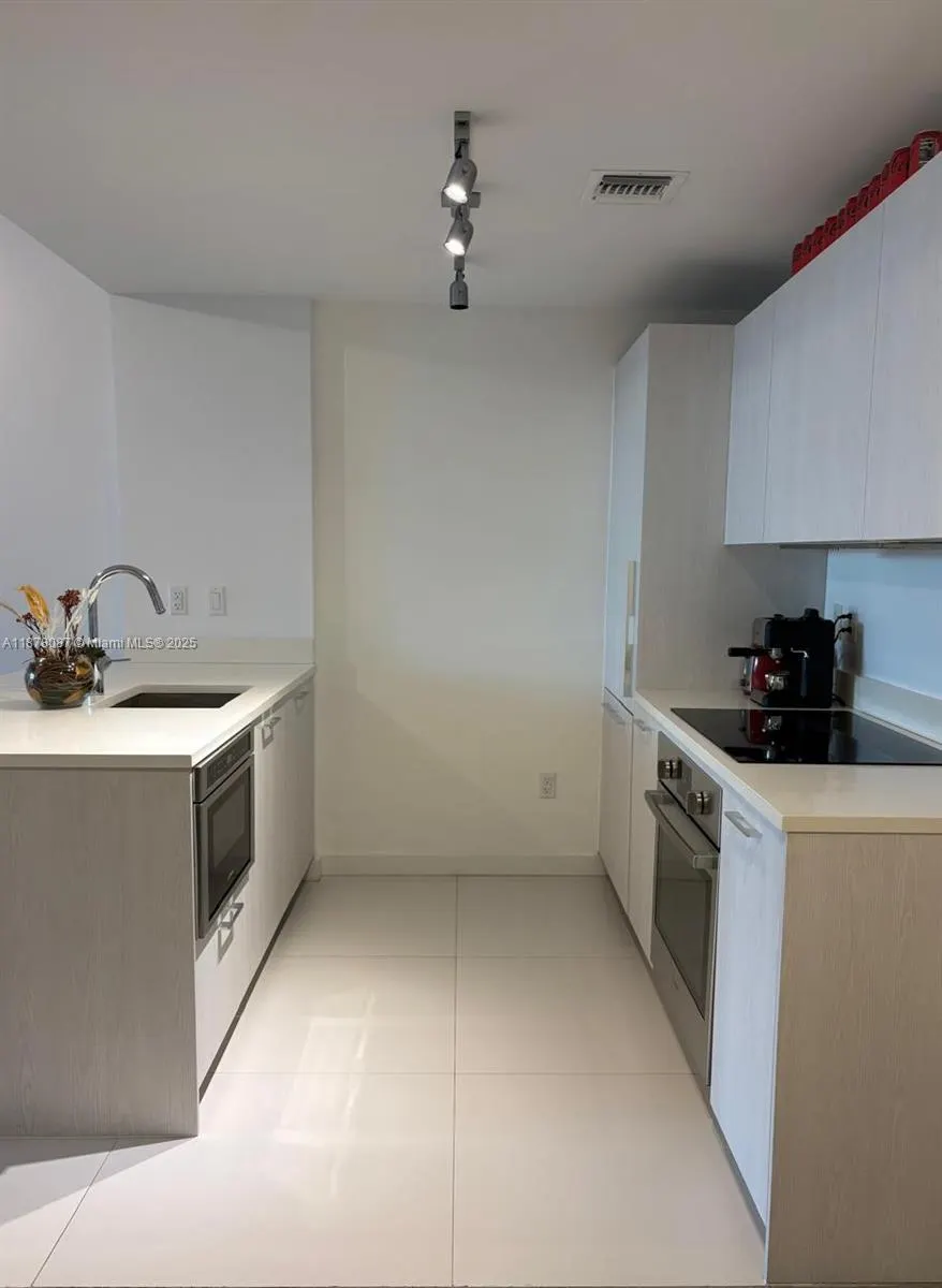 501 NE 31st St, #804