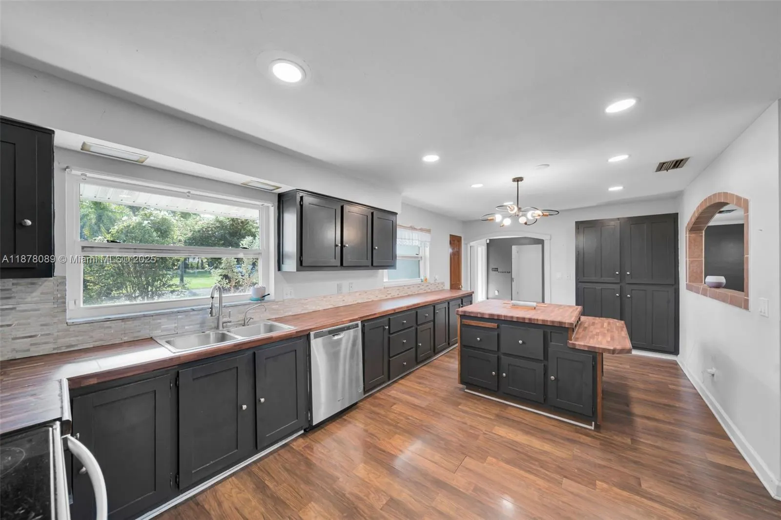 23 Lincoln Ave