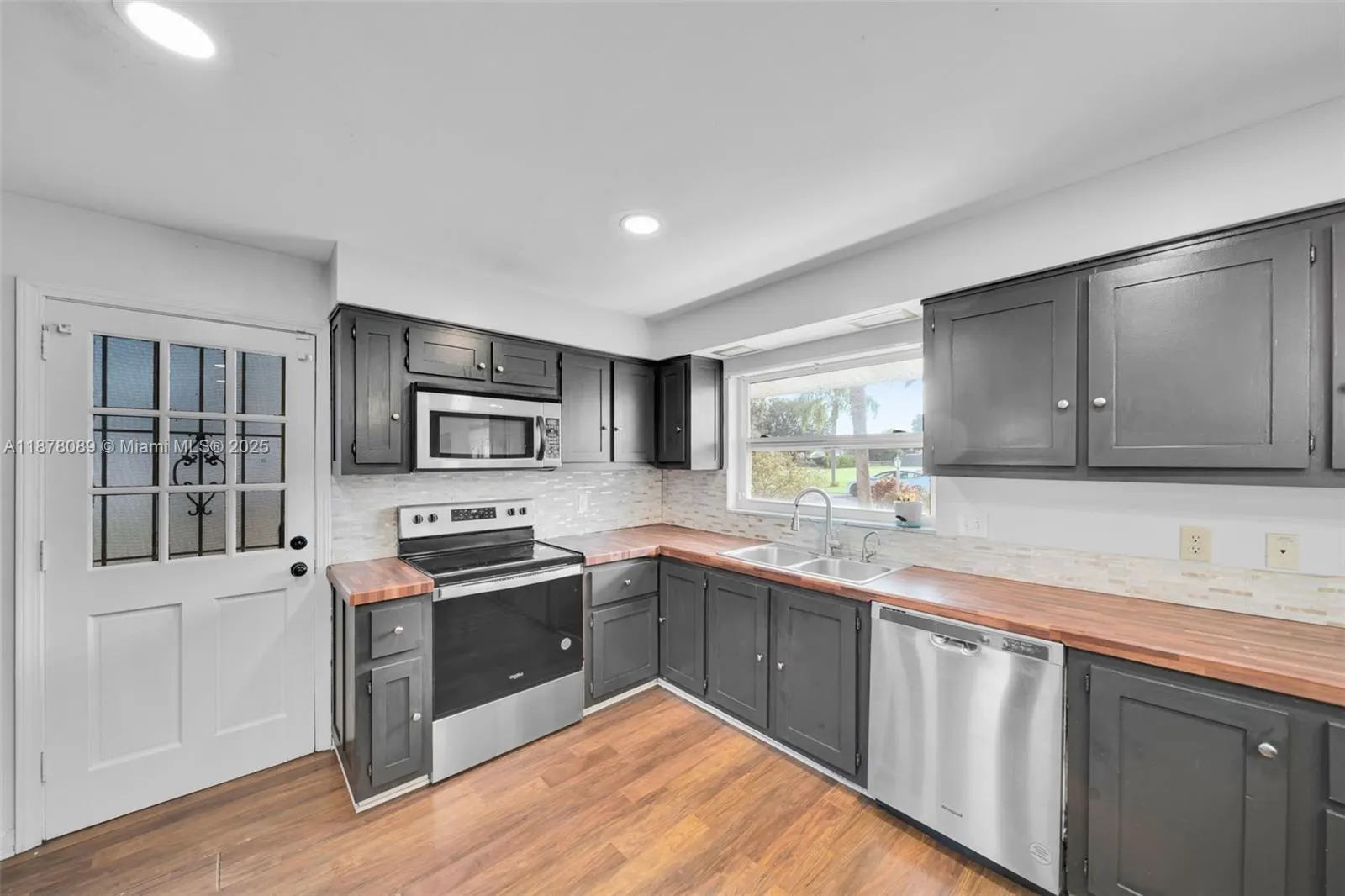 23 Lincoln Ave
