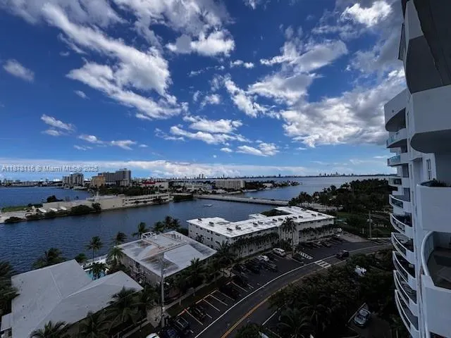 7910 Harbor Island Dr, #1004