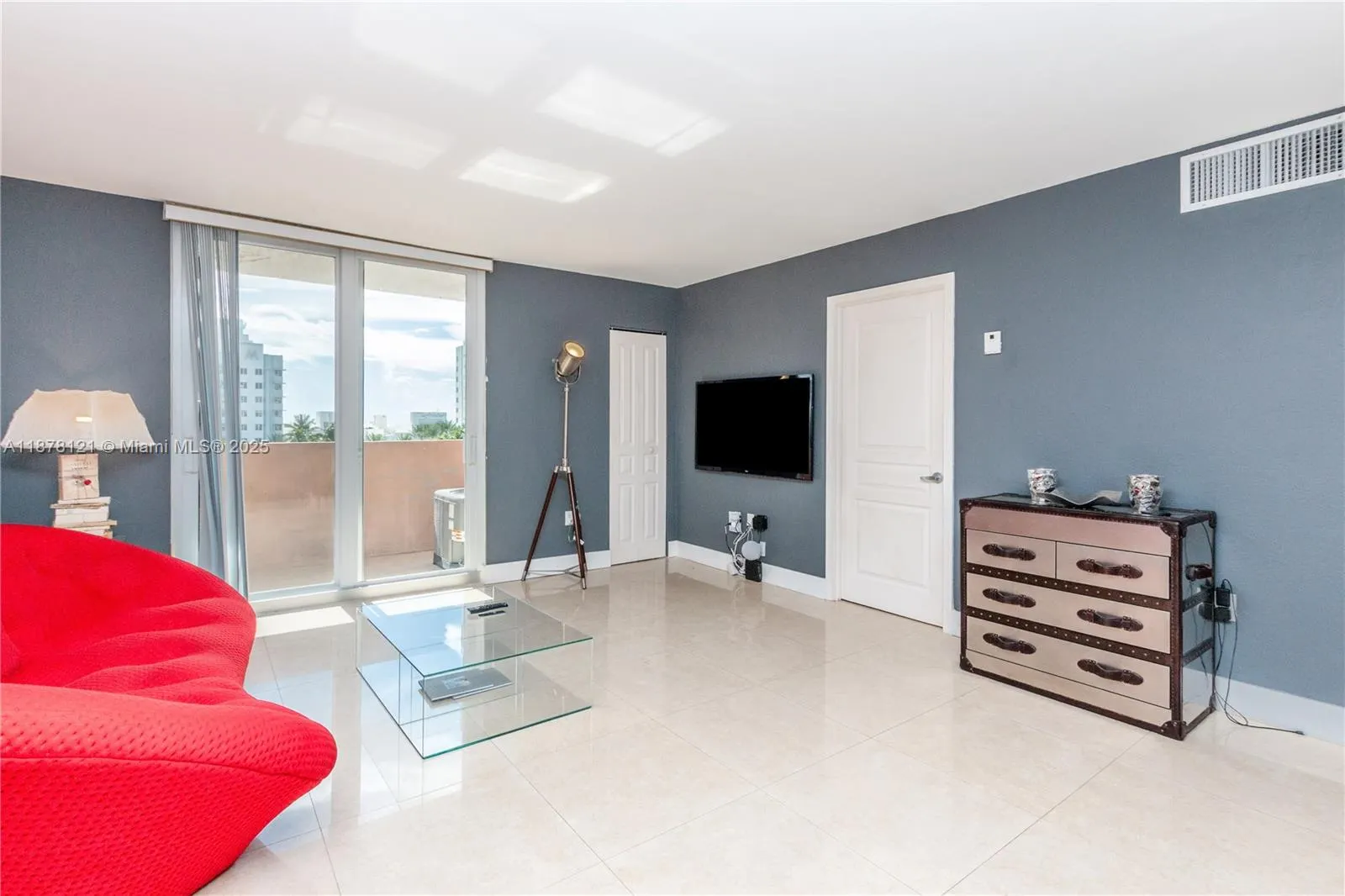 1750 James Ave, #6D