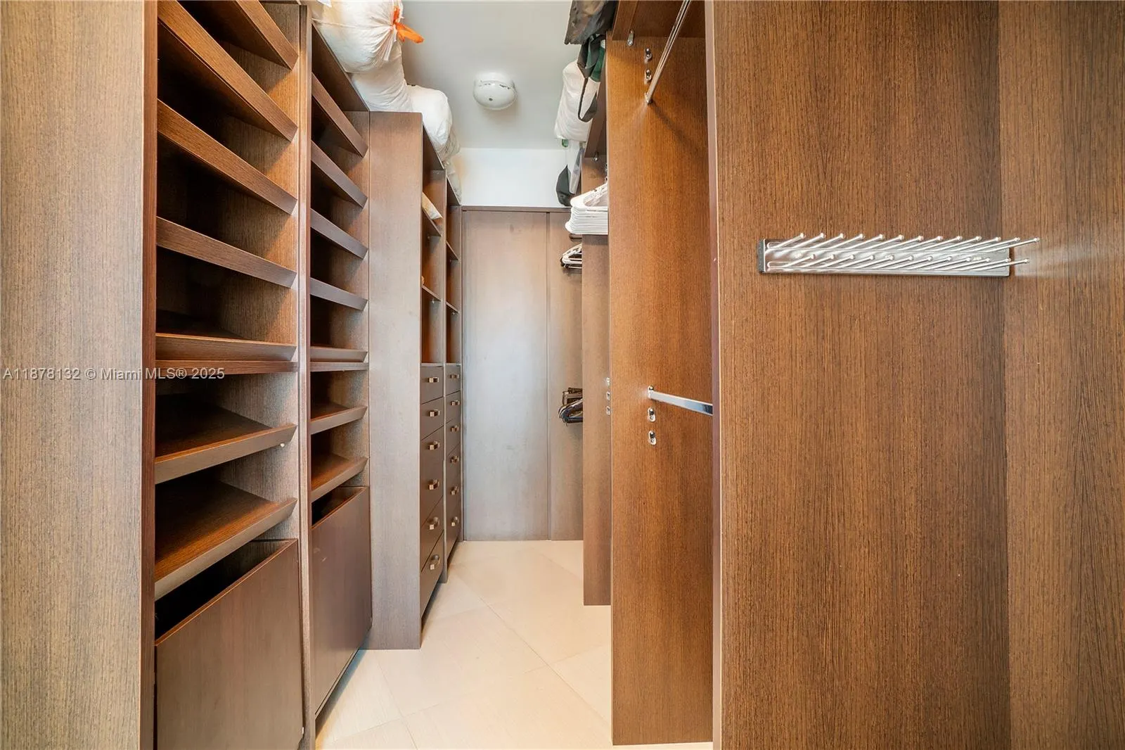 15811 Collins Ave, #3907