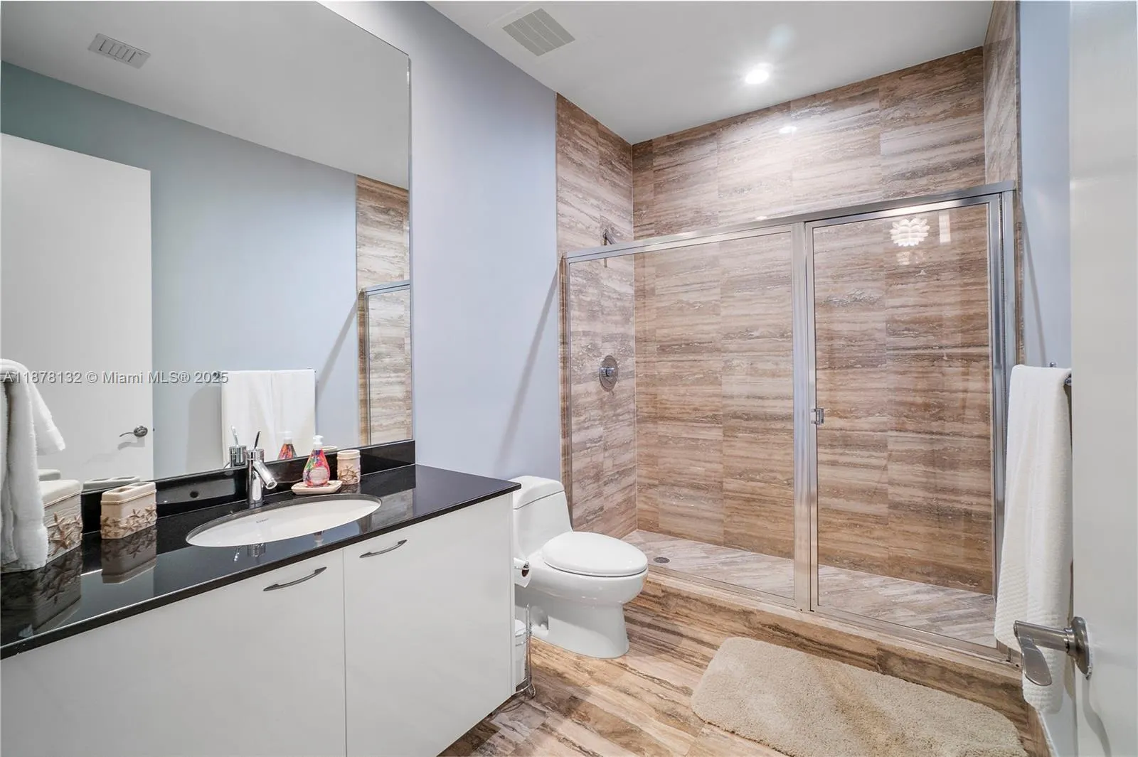 15811 Collins Ave, #3907