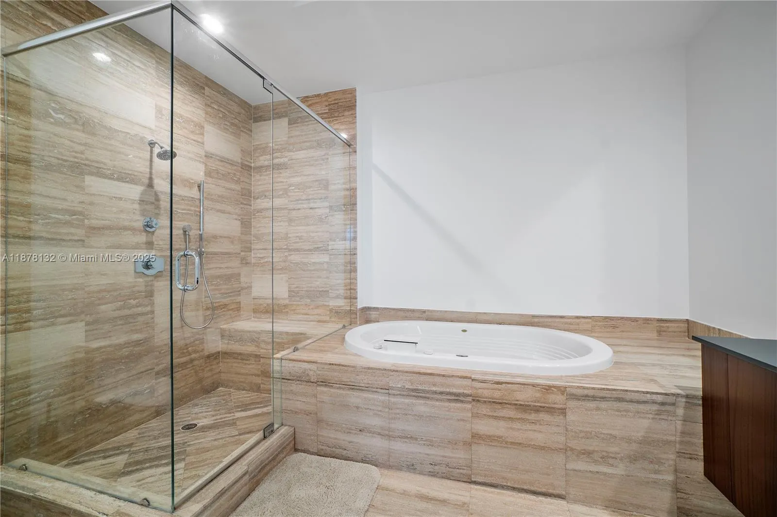 15811 Collins Ave, #3907