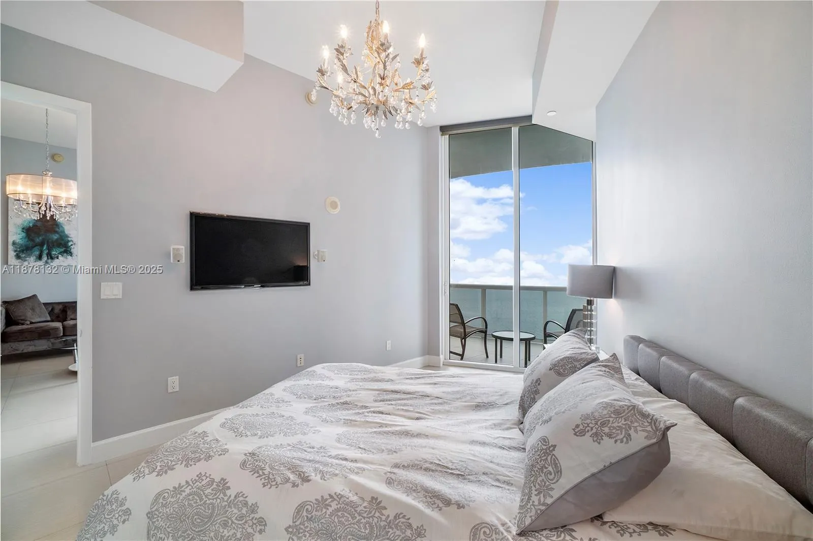 15811 Collins Ave, #3907