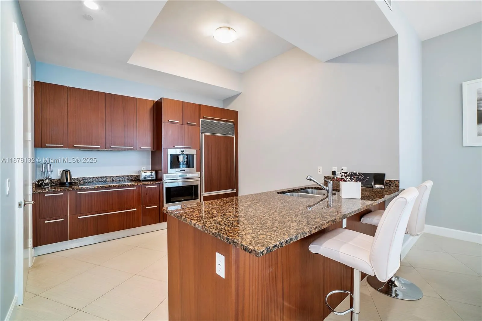 15811 Collins Ave, #3907