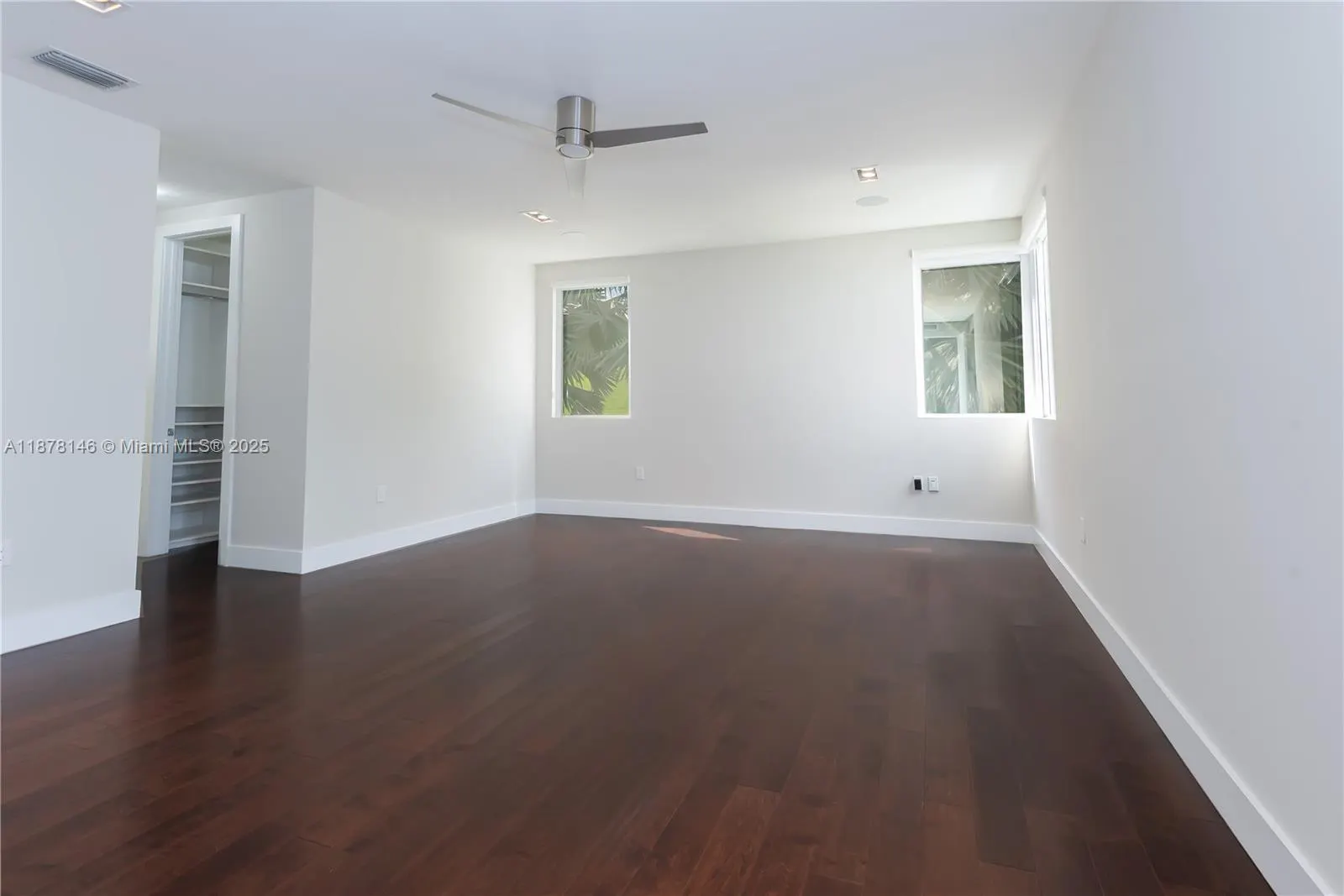 10050 NW 74th Ter