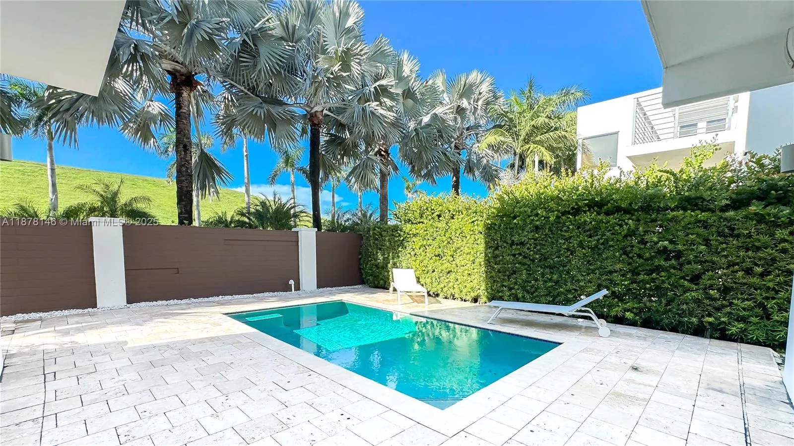 10050 NW 74th Ter