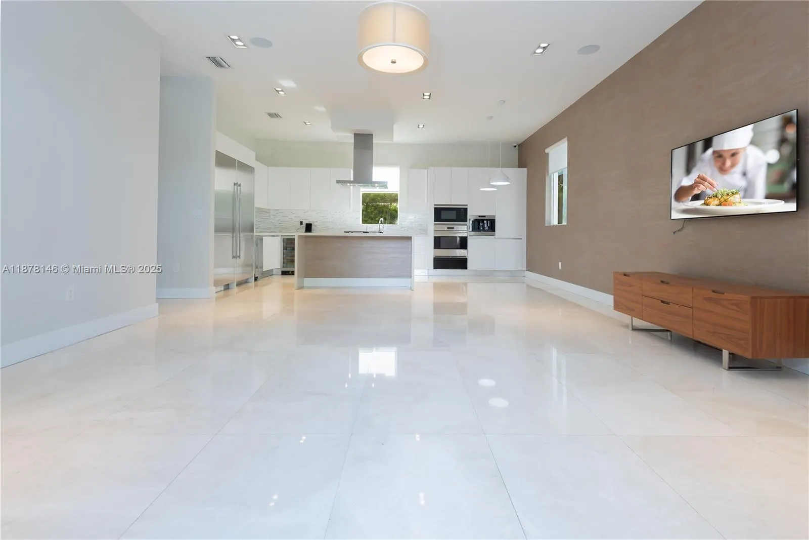 10050 NW 74th Ter