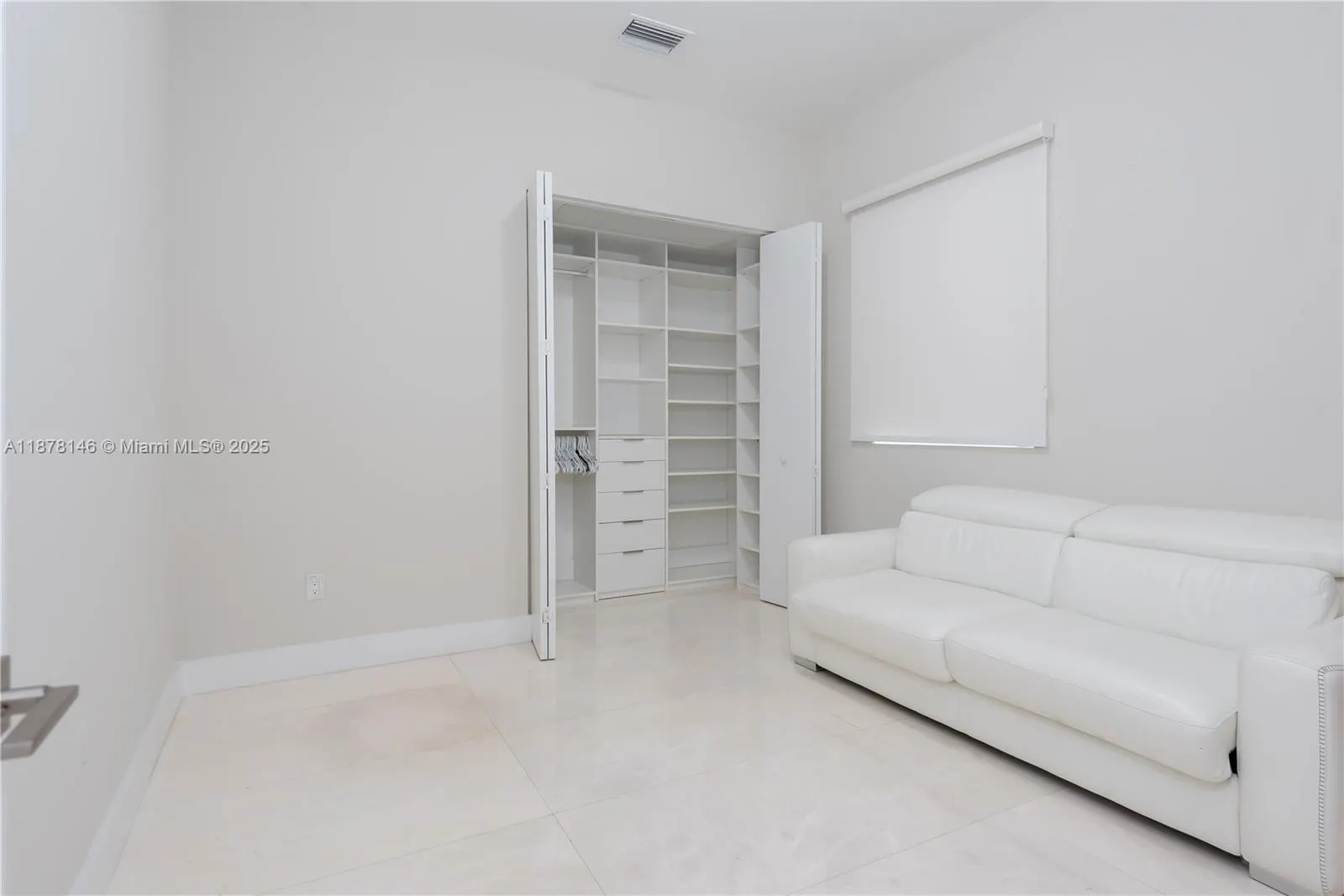 10050 NW 74th Ter