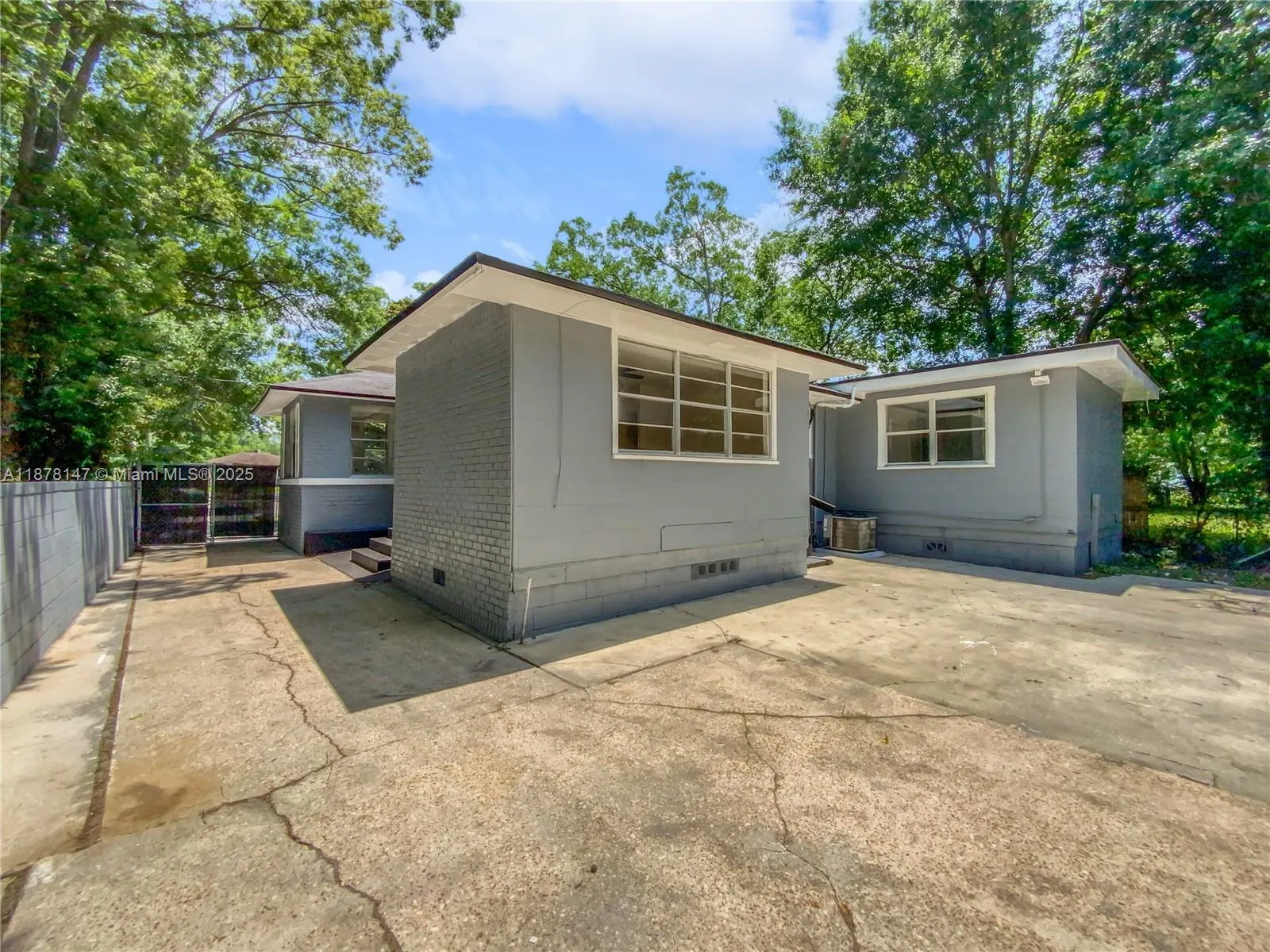 5334 Mays Dr