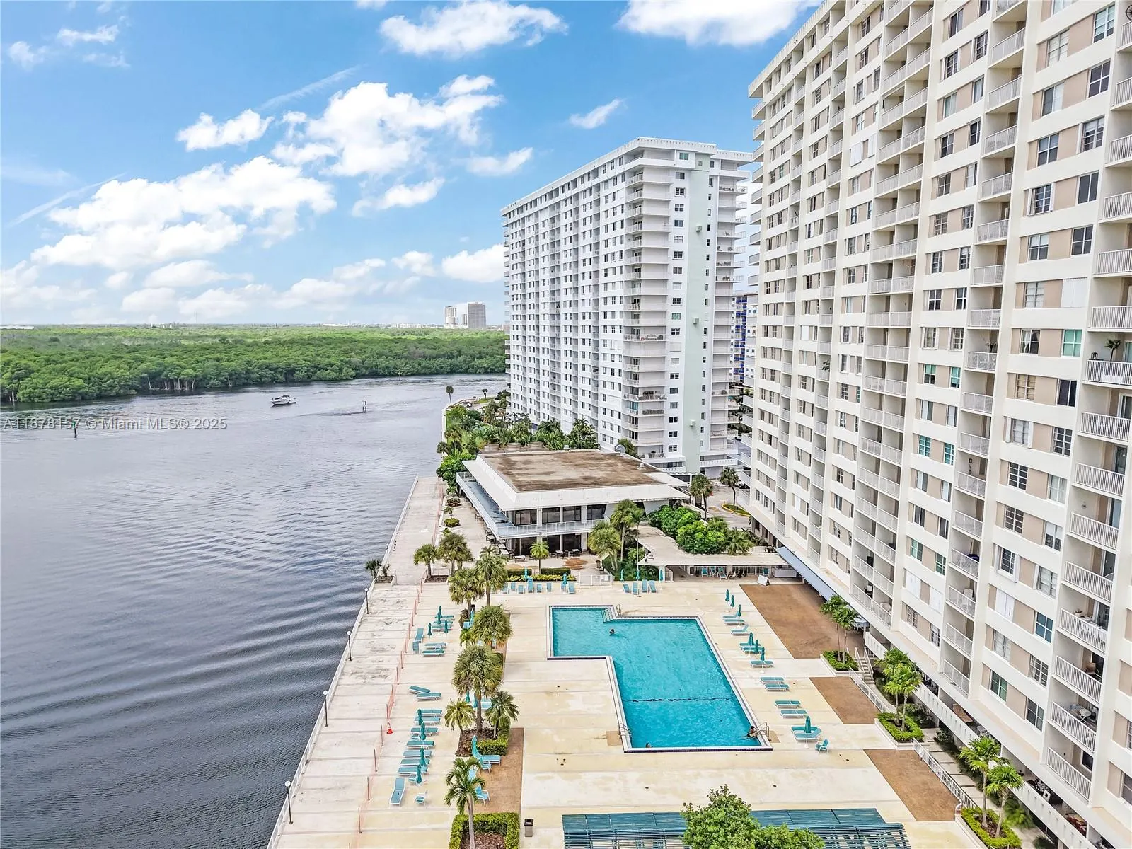 500 Bayview Dr, #732
