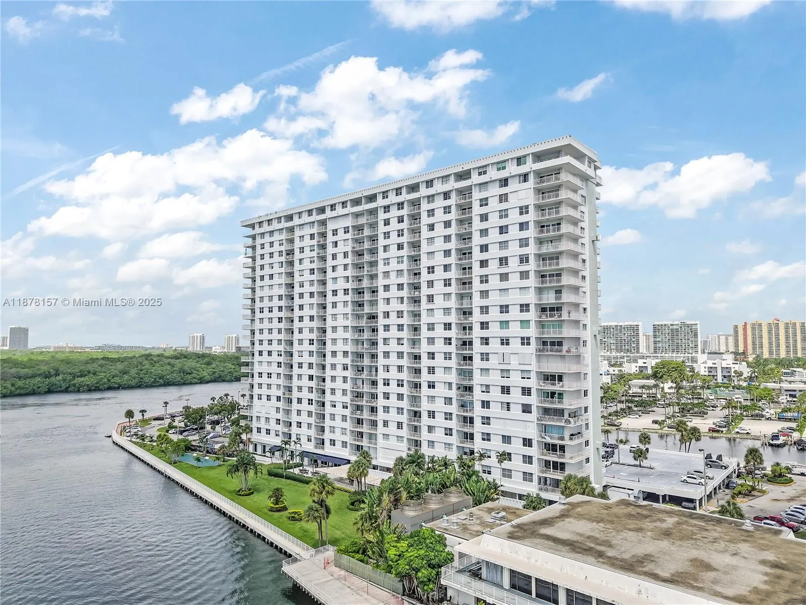 500 Bayview Dr, #732