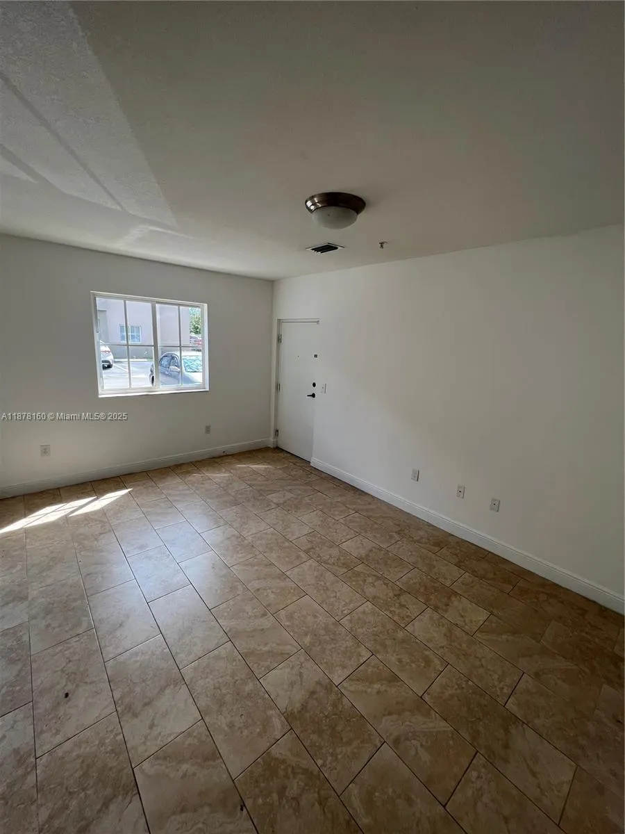 211 W 79th Pl, #302