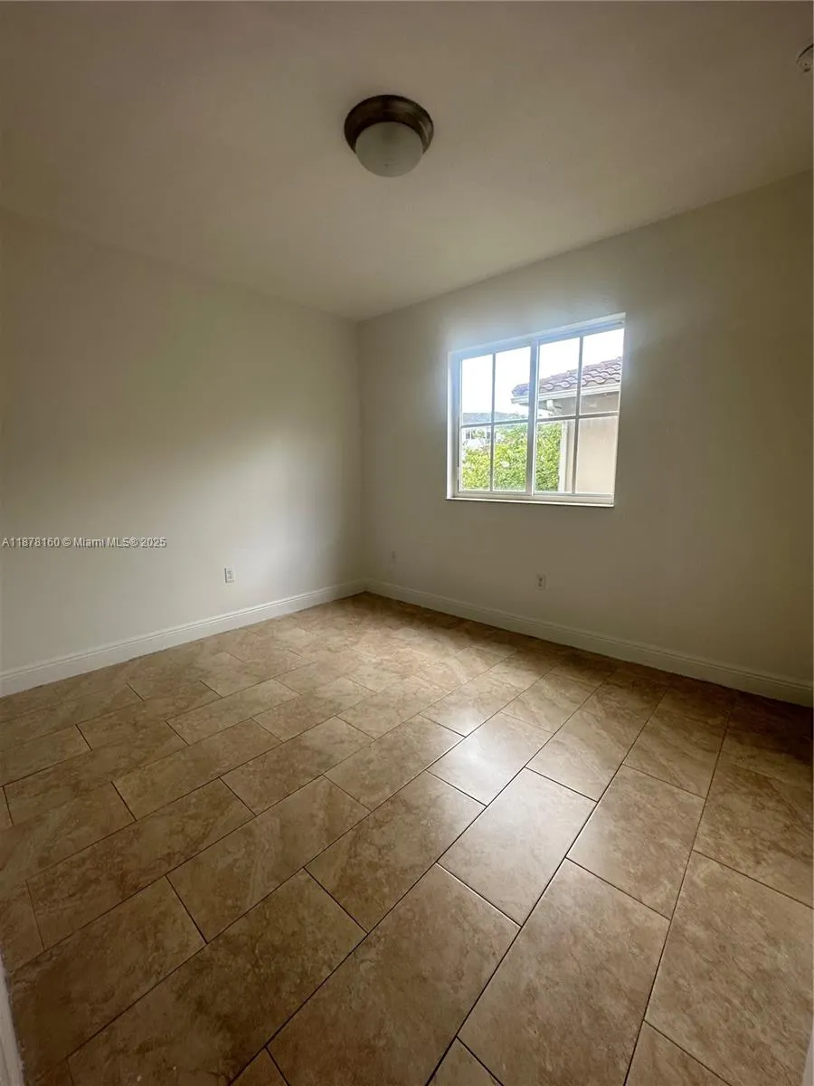 211 W 79th Pl, #302