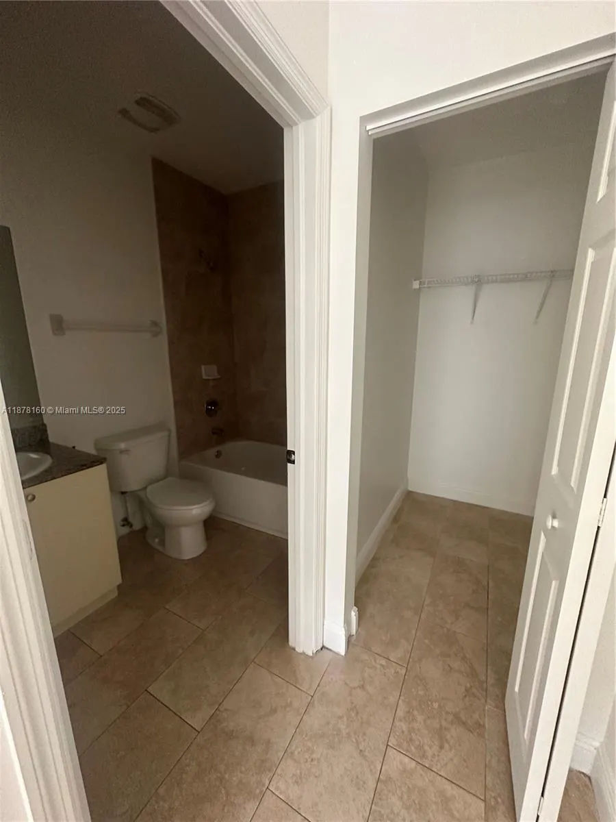 211 W 79th Pl, #302