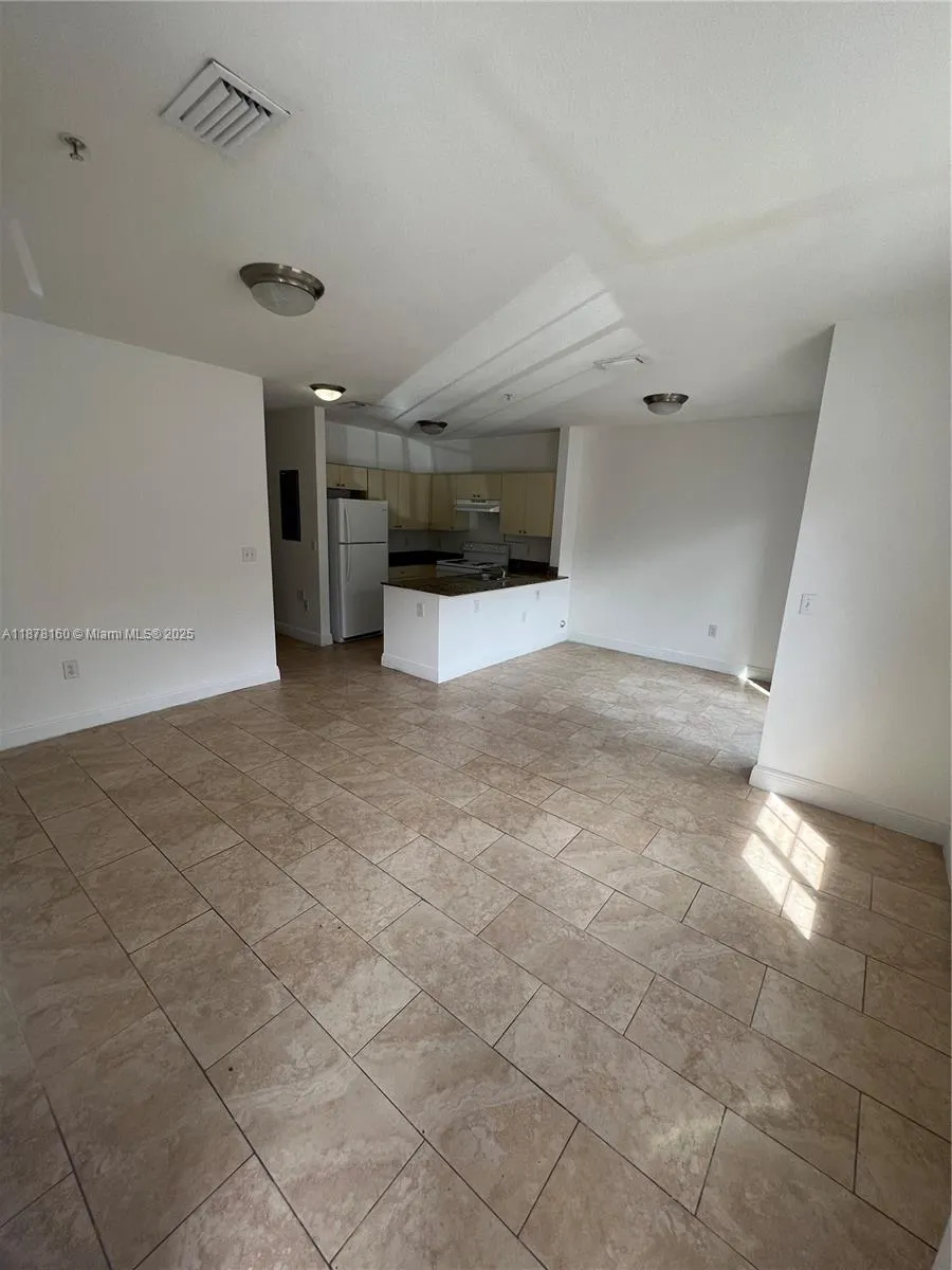 211 W 79th Pl, #302