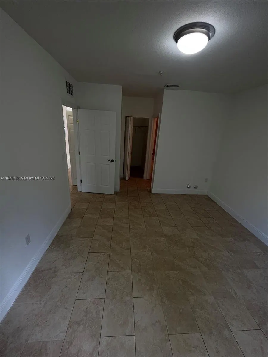 211 W 79th Pl, #302