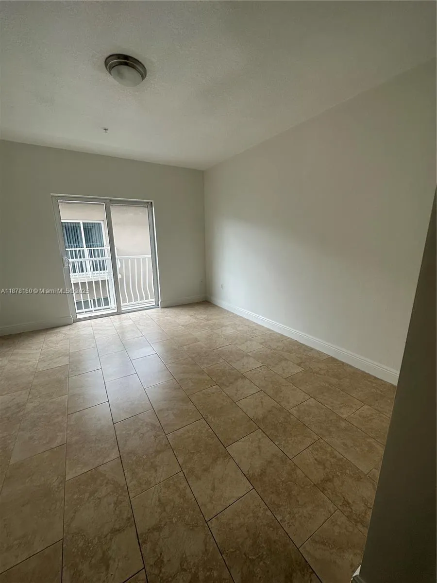 211 W 79th Pl, #302