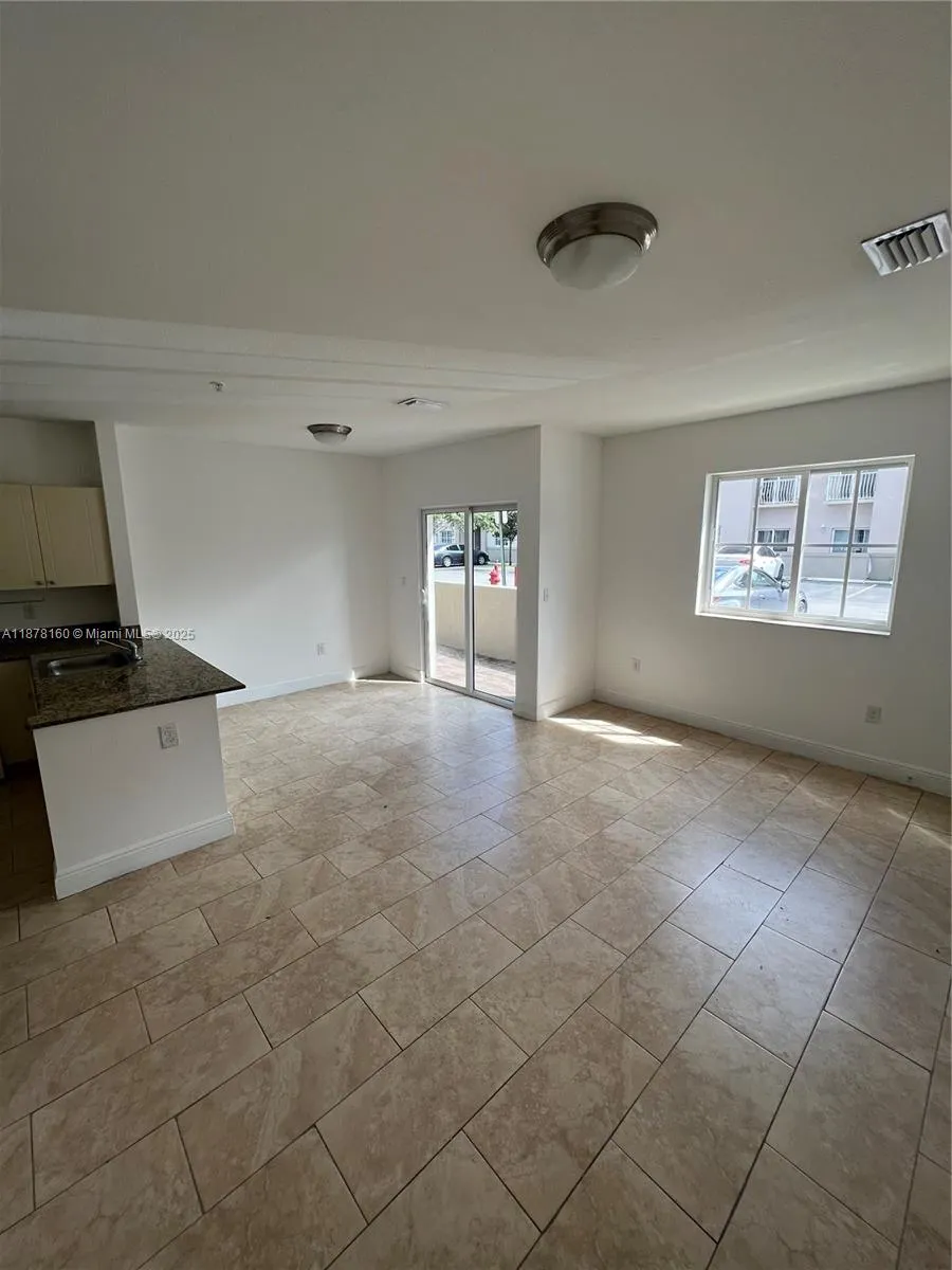 211 W 79th Pl, #302