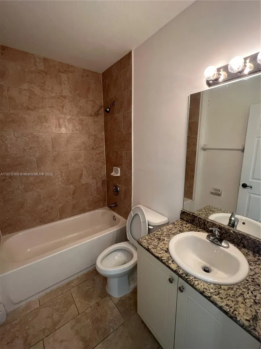 211 W 79th Pl, #302