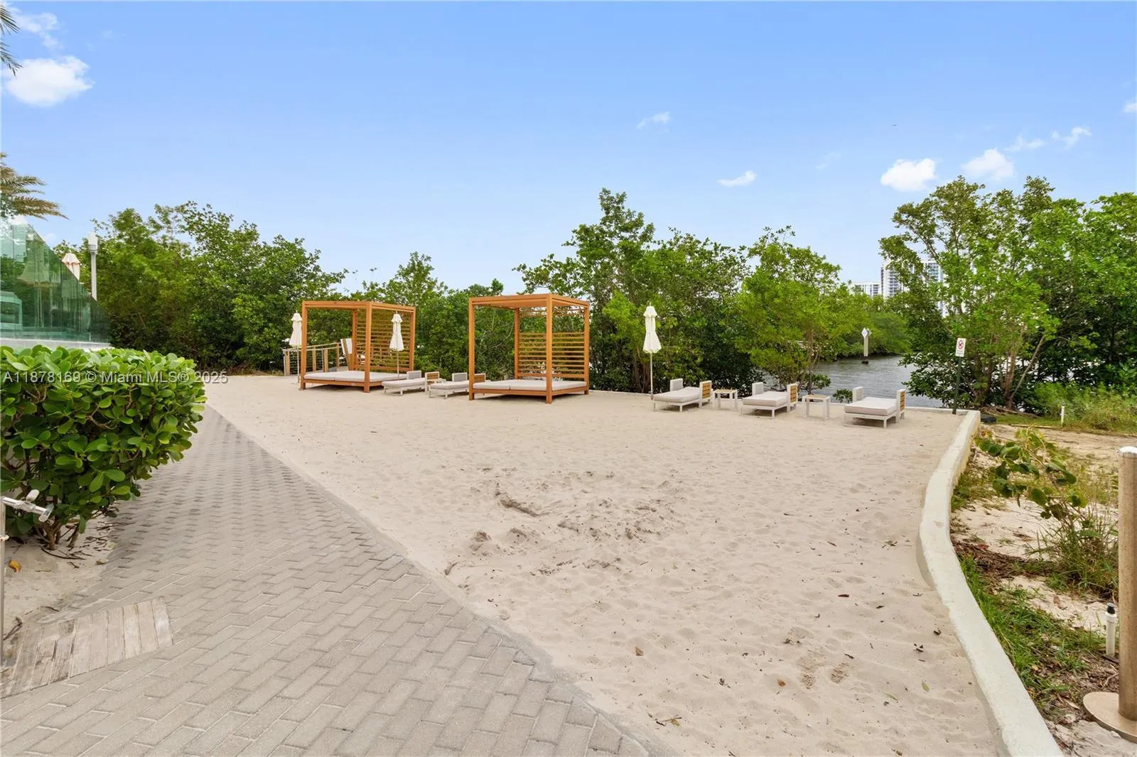 16385 Biscayne Blvd, #1921