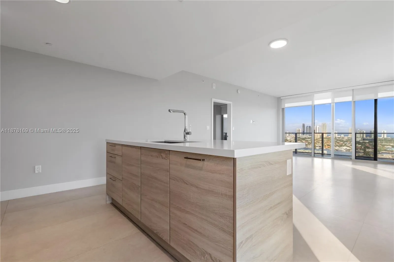 16385 Biscayne Blvd, #1921