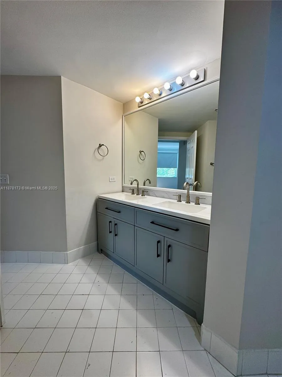 17125 N Bay Rd, #3508