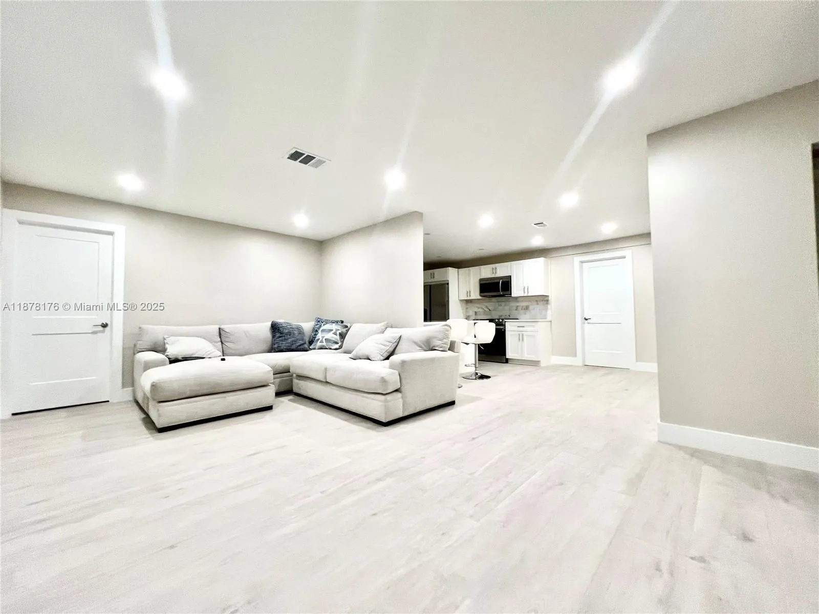 318 SW 76th Ter