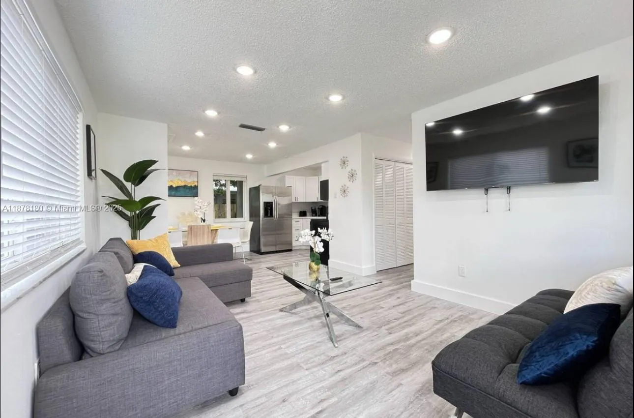 11106 SW 4th St, #11106