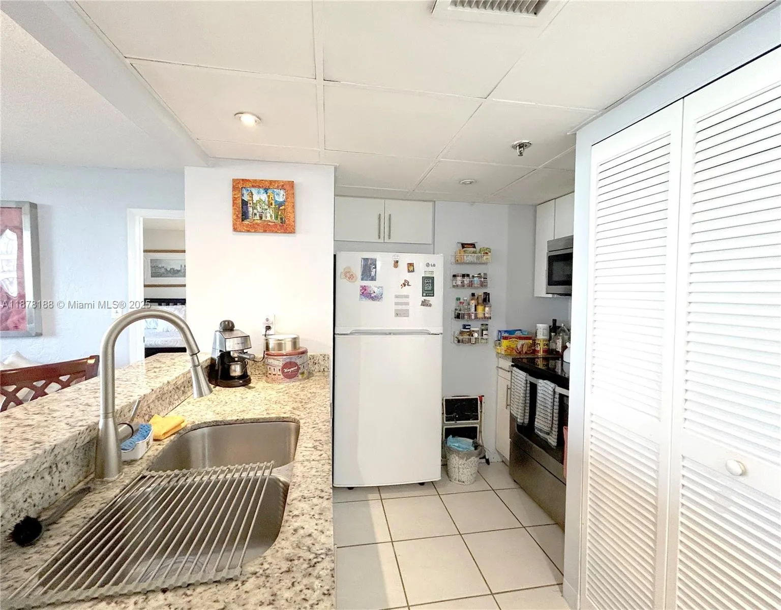 540 Brickell Key Dr, #811