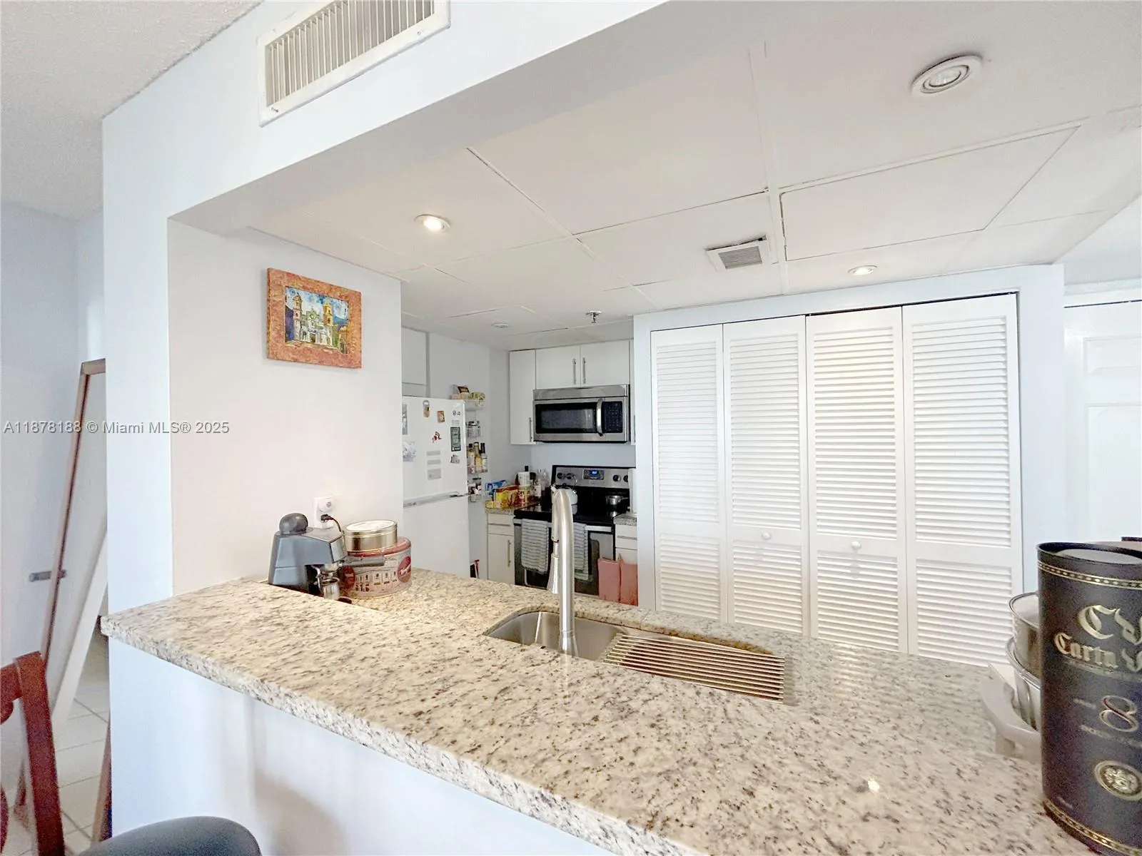 540 Brickell Key Dr, #811