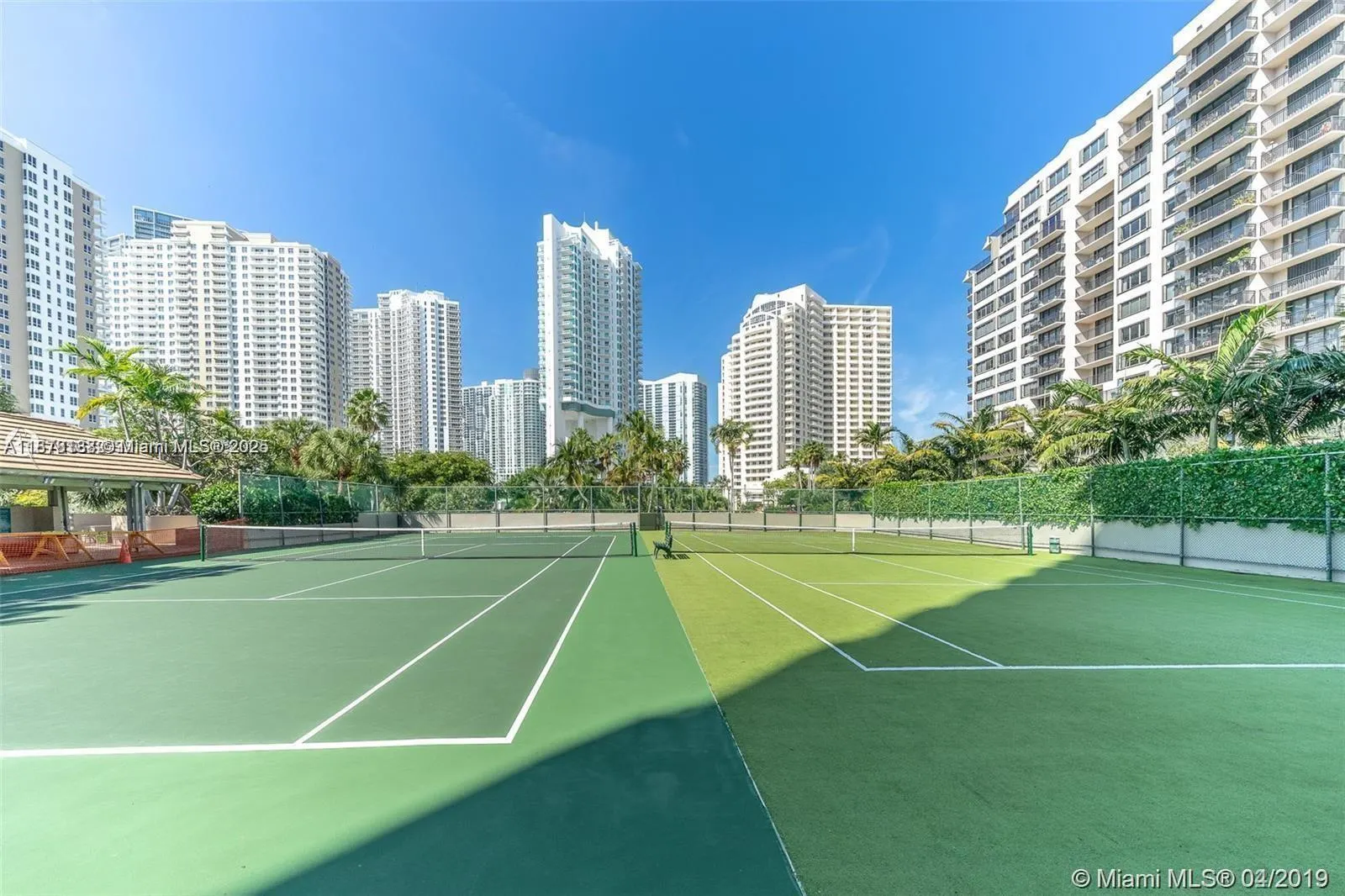 540 Brickell Key Dr, #811