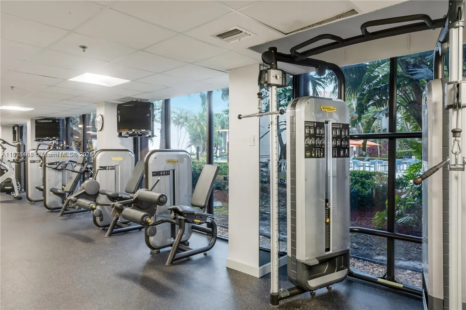 540 Brickell Key Dr, #811