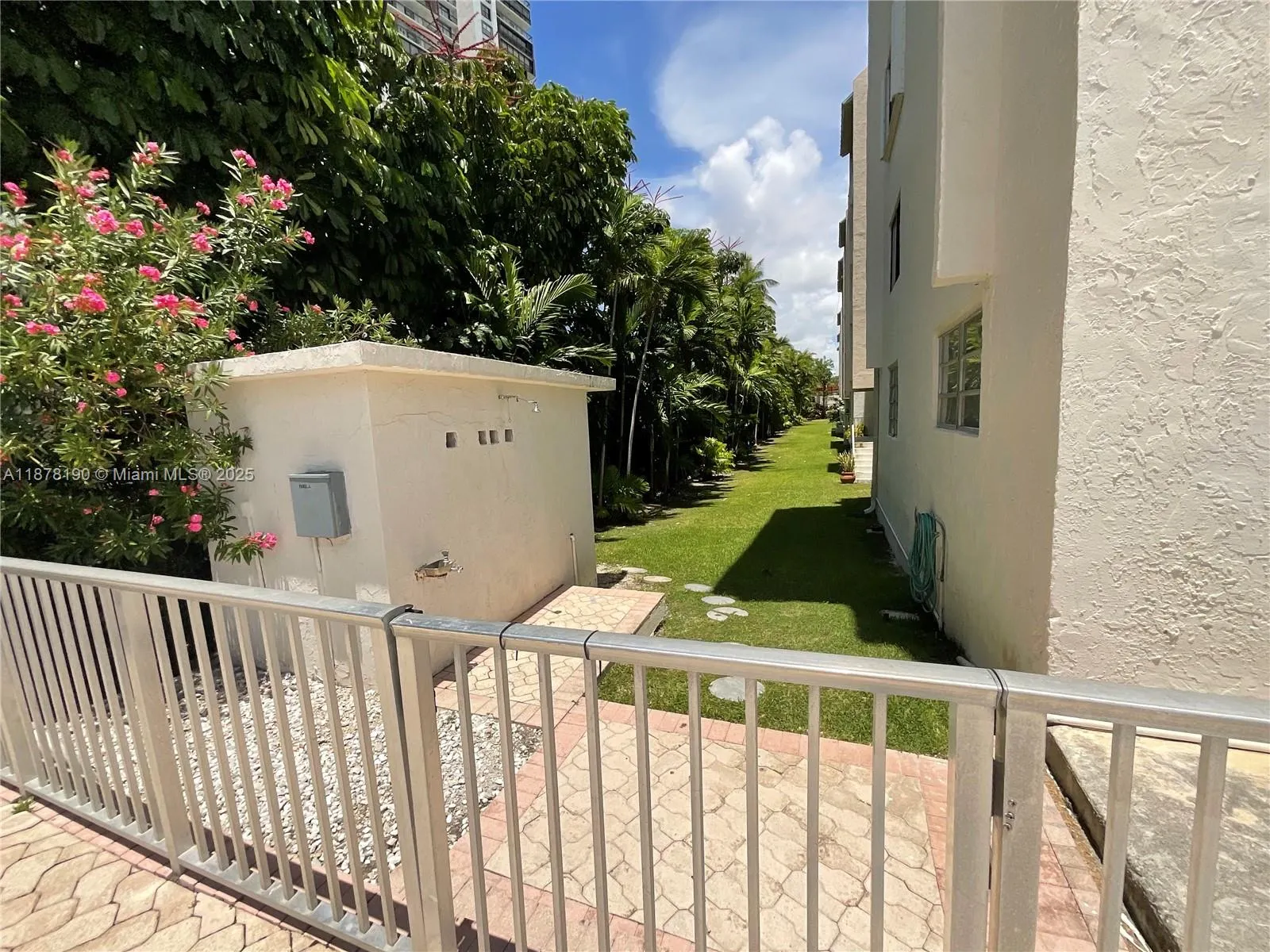 2201 Brickell Ave, #25